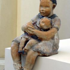 Maternità inconscia - terracotta policroma, 2005 (dalla cartolina realizzata per il Centenario della Fondazione S. Giuseppe RN)